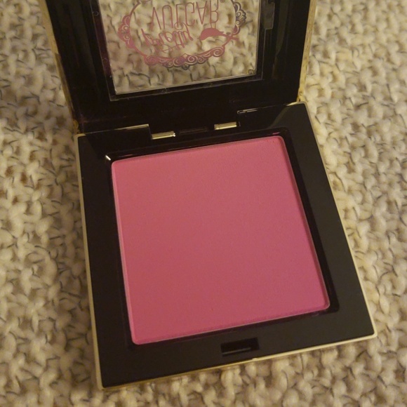 Blush - Picture 2 of 3